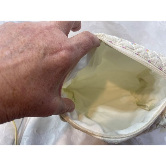 Jolly House Quilted Makeup Bag New in Package - Picture 2 of 2